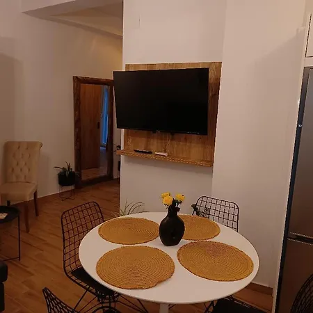 Kirkis Апартаменты *